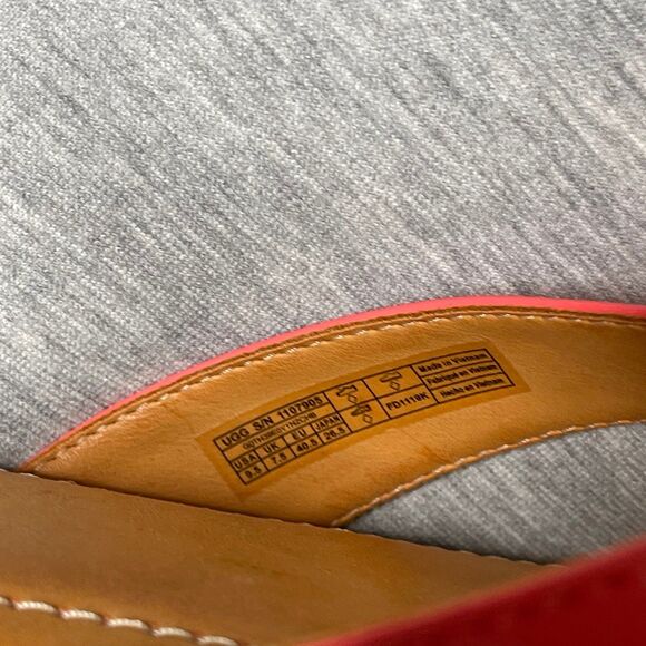 UGG Women’s Tuolumne Peach Pink Leather Casual Flip Flop Sandals - Picture 3 of 8